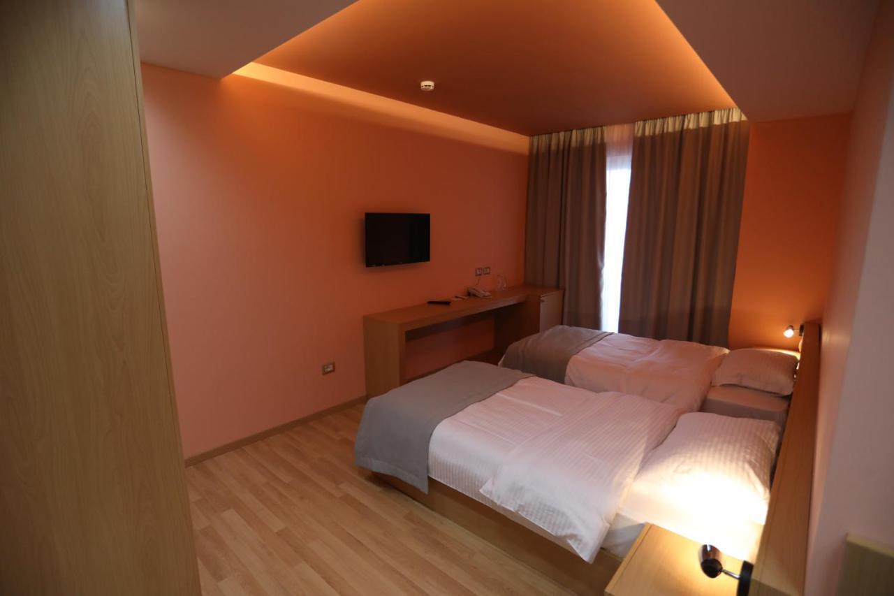 Hotel Elite Pogradec Exterior foto